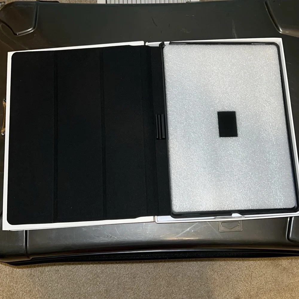 NWT INCASE BOOK JACKET REVOLUTION FOR iPAD PRO (12.9-inch) COLOR BLACK